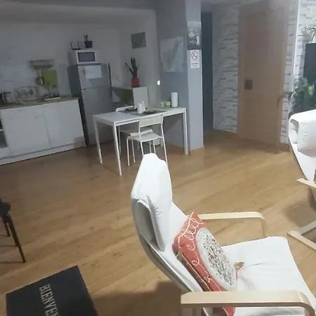 Loft Cruz, Acoran